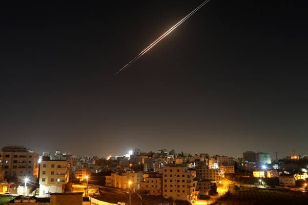 Iran s retaliatory missiles seen over Hebron HEBRON, PALESTINE - APRIL 06: Missiles launched by Iran in retaliation for attacks by the United States and Israel are seen in the skies over Hebron, Palestine on April 06, 2026. Wisam Hashlamoun Anadolu Hebron West Bank. Editorial use only. Please get in touch for any other usage.  Copyright: x2026xAnadoluxWisamxHashlamounx