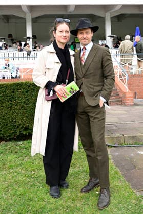 Tom Schilling with wife Annie Schilling at the grand opening of the 2026 season at Hoppegarten racecourse Berlin, 05 04 2026 Foto:xM.xWehnertx xFuturexImagex hoppegarten_6442