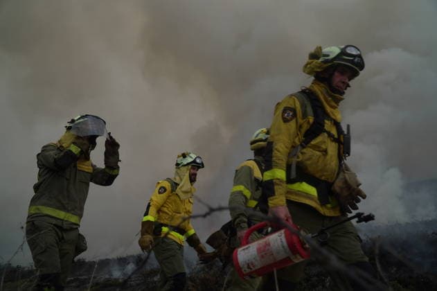Forest fire in Carballo A Coruna Firefighters work in the tasks of extinguishing the forest fire in the parishes of Noicela and Caion, on April 6, 2026, in A Coruna, Galicia Spain Meanwhile, fires in the municipality of Carballo A Coruna , parish of Noicela, and in A Laracha, in Caion, have joined and burn more than 20 hectares The first was declared at 14.20 hours and the second started at 13.21 hours Several helicopters, planes and motorbombers involved in the tasks, among other means 06 APRIL 2026 Noicela, Carballo, A Coruna Gal Noicela, Carballo, A Coruna Gal Espana  Copyright: xGustavoxdexlaxPazx 7419074