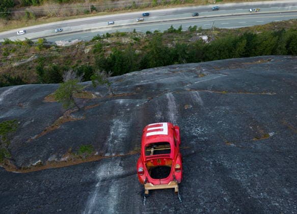 April 6, 2026, Squamish, Bc, CANADA: The shell of a Volkswagen Beetle hangs suspended on a cliff above the Sea-to-Sky Highway, in Squamish, B.C., on Monday, April 6, 2026. The vehicle appeared on the rock face last week with a large E on its roof, indicating that University of British Columbia engineering students were carrying on a long-standing tradition of placing the shell in difficult to reach locations. British Columbia s Environment Ministry is urging people to stay away from the area as they work on a plan to remove it. Squamish CANADA - ZUMAc35_ 20260406_zaf_c35_028 Copyright: xDarrylxDyckx