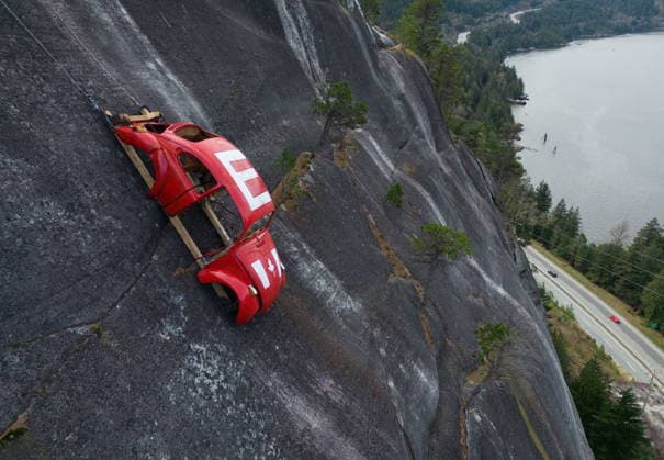April 6, 2026, Squamish, Bc, CANADA: The shell of a Volkswagen Beetle hangs suspended on a cliff above the Sea-to-Sky Highway, in Squamish, B.C., on Monday, April 6, 2026. The vehicle appeared on the rock face last week with a large E on its roof, indicating University of British Columbia engineering students were carrying on a long-standing tradition of placing the shell in difficult to reach locations. British Columbia s Environment Ministry is urging people to stay away from the area as they work on a plan to remove it. Squamish CANADA - ZUMAc35_ 20260406_zaf_c35_032 Copyright: xDarrylxDyckx