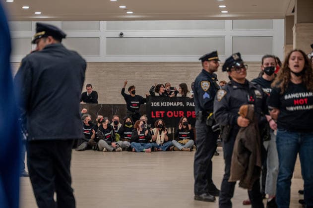 NEW YORK, NY APRIL 6: Demonstrators are arrested for occupying the lobby of the Palantir building following the annual Seder in the Streets? organized by Jews for Racial and Economic Justice (JFREJ), focusing on opposition to ICE and U.S. immigration policies, in Manhattan, New York on April 6, 2026. Copyright: xLirixAgamix