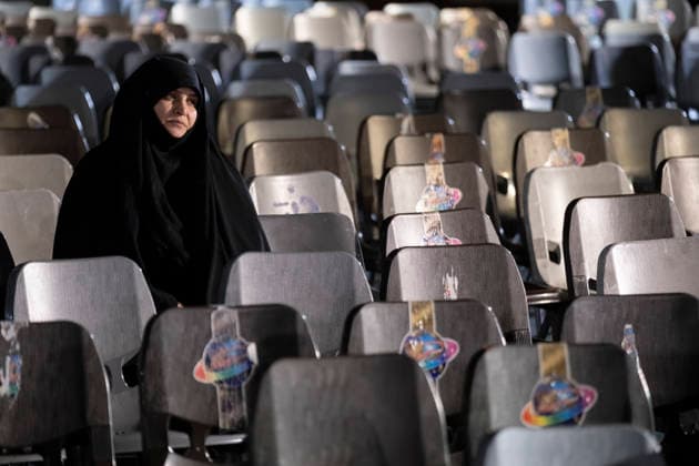 Rally In Support War Against U.S. And Israel A veiled Iranian woman participates in a pro-government rally in downtown Tehran, Iran, on April 6, 2026, amid ongoing U.S.-Israeli military operations in the country. President Donald Trump has threatened the Islamic Republic, stating that if the IRGC does not reopen the Strait of Hormuz within the next 24 hours, he will target Iran s bridges and energy infrastructure. Tehran Tehran Iran  Copyright: xMortezaxNikoubazlx originalFilename: nikoubazl-rallyins260406_npCx9.jpg