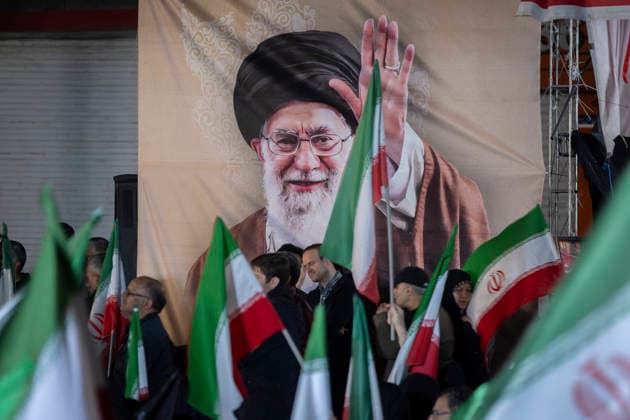 Rally In Support War Against U.S. And Israel Iranian demonstrators carrying national flags walk past a portrait of Iran s late Supreme Leader Ayatollah Ali Khamenei during a pro-government rally in downtown Tehran, Iran, on April 6, 2026. The rally takes place amid ongoing U.S.-Israeli military operations in the country. President Donald Trump has threatened the Islamic Republic, stating that if the IRGC does not reopen the Strait of Hormuz within the next 24 hours, he will target Iran s bridges and energy infrastructure. Tehran Tehran Iran  Copyright: xMortezaxNikoubazlx originalFilename: nikoubazl-rallyins260406_np2CV.jpg