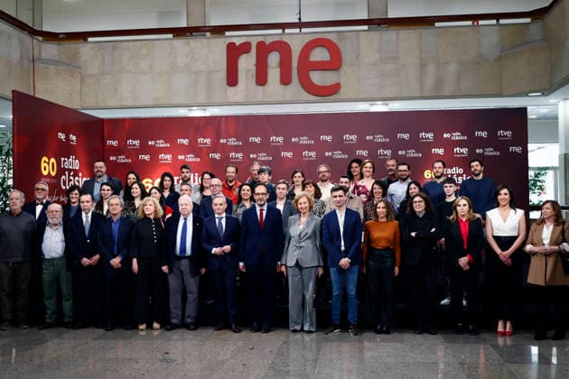 Queen Sofía visits RNEs Casa de la Radio, on the occasion of the 60th anniversary of Radio Clásica Family photo during the visit to RNEs Casa de la Radio, on the occasion of the 60th anniversary of Radio Clásica, on April 7th, 2026, in Madrid Spain The station was born in 1965 as Second Program of Radio Nacional de Espana, and was renamed Radio 2 in 1981, and in 1984 it adopted its final name, Radio Clásica, It was renamed Radio 2 in 1981, and in 1984 it adopted its definitive name, Radio Clásica. Throughout its history it has had a great international projection and has received numerous awards, including the Gold Medal for Merit in Fine Arts in 2006 l FAMOUSES ROYAL HOUSE ROYAL KING RNE Antonio Gutié Madrid Madrid Spain Copyright: xAntonioxGutià rrezx 7420032