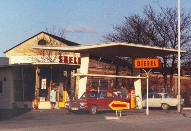Berlin GER, 20220101, Aufnahme Berlin,ca 1976, Shell Tankstelle *** Berlin GER, 20220101, photo Berlin, ca. 1976, Shell gas station