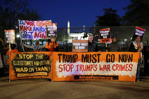 April 7, 2026, Washington Dc, Virginia, USA: Protestors rally against US military action in Iran during a demonstration near the White House in Washington, DC, USA, on April 7, 2026. On April 7, US President Donald Trump warned that a whole civilisation will die in Iran if the country does not heed his midnight cutoff to open the Strait of Hormuz, as Tehran reported US-Israeli attacks on its infrastructure were already underway. Washington Dc USA  - ZUMAs337 20260407_znp_s337_003 Copyright: xGentxShkullakux