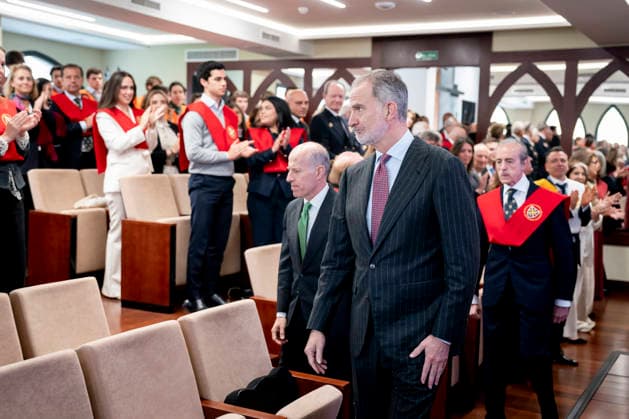 The King presides over the inauguration of the new university campus of the IEB King Felipe VI c during the inauguration of the new university campus of the Instituto de Estudios Bursátiles IEB , on April 8, 2026, in Madrid Spain Although the University Campus of the Instituto de Estudios Bursátiles IEB has been officially inaugurated today, it began its journey in 1989, as a Business School that launched the first Master in Stock Exchange and Financial Markets that was taught in Spain and in the Spanish-speaking world 08 APRIL 2026 A Pé Madrid Madrid Madrid Spain  Copyright: xA.xPÃ rezxMecax 7422742