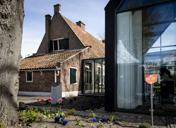 RIJNSBURG - Exterior of the renovated museum Het Spinozahuis. The museum showcases the life and ideas of philosopher Baruch Spinoza. He moved into the house in 1661 and worked there on his *Ethics*, a philosophical work about God, nature, reason, and emotions. SEM VAN DER WAL ANP netherlands out - belgium out  Copyright: xx x555271732x originalFilename: 555271732.jpg