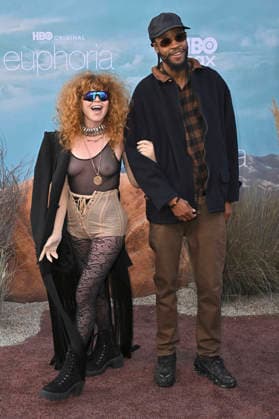 Natasha Lyonne with companion at the premiere of season 3 of the HBO series Euphoria at the TCL Chinese Theatre Los Angeles, 07 04 2026 Foto:xD.xStarbuckx xFuturexImagex euphoria_6551