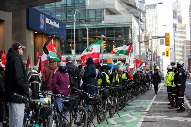 Protest in Toronto against US and Israeli attacks on Lebanon, Iran and Gaza TORONTO, CANADA - APRIL 8 : Protestors gather outside Consulate General of Israel in Toronto to demonstrate against US and Israeli attacks on Iran, Lebanon and Gaza on April 8, 2026 in Ontario, Canada. Mert Alper Dervis Anadolu Toronto Canada. Editorial use only. Please get in touch for any other usage.  Copyright: x2026xAnadoluxMertxAlperxDervisx