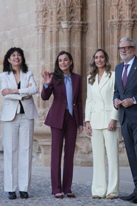 Queen Letizia meets with the Associació de Dones Empresàries Queen Letizia 2i , accompanied by the president of the Association, Laia Rogel 2d , the mayor of Lleida, Félix Larrosa d , and the Minister of Equality, Ana Redondo i , meets with the Associació de Dones Empresàries de Lleida, on April 9, 2026, in Lleida, Catalunya Espana The meeting, held in the Seu Vella de Lleida and behind closed doors, is part of the events of the 20th anniversary of the association and precedes the delivery of the XVI Premis Ap Lleida, which recognize the leadership and career of businesswomen and professionals in the territory 09 APRIL 2026 Lleida, Catalunya Lleida, Catalunya Espana  Copyright: xDavidxZorrakinox 7425514