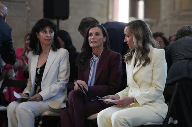 Queen Letizia meets with the Associació de Dones Empresàries Queen Letizia c , accompanied by the president of the Association, Laia Rogel d , and the Minister of Equality, Ana Redondo i , meets with the Associació de Dones Empresàries de Lleida, on April 9, 2026, in Lleida, Catalonia Spain The meeting, held at the Seu Vella de Lleida and behind closed doors, is part of the events of the 20th anniversary of the association and precedes the presentation of the XVI Premis Ap Lleida, which recognizes the leadership and leadership of the association, held in the Seu Vella de Lleida and behind closed doors, is part of the events of the 20th anniversary of the association and precedes the delivery of the XVI Premis Ap Lleida, which recognize the  Copyright: xDavidxZorrakinox 7426335