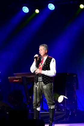 Norbert Rier from the Kastelruther Spatzen live at a concert of the Friedensadler˜ Tour at the Löbau Trade Fair and Event Park, 09 04 2026 Foto:xM.xWehnertx xFuturexImagex spatzen_6403