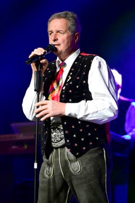 Norbert Rier from the Kastelruther Spatzen live at a concert of the Friedensadler˜ Tour at the Löbau Trade Fair and Event Park, 09 04 2026 Foto:xM.xWehnertx xFuturexImagex spatzen_6405