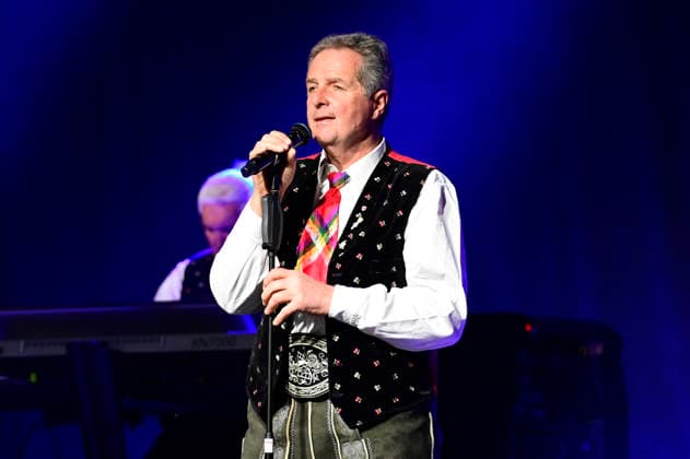 Norbert Rier from the Kastelruther Spatzen live at a concert of the Friedensadler˜ Tour at the Löbau Trade Fair and Event Park, 09 04 2026 Foto:xM.xWehnertx xFuturexImagex spatzen_6406