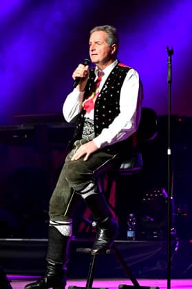 Norbert Rier from the Kastelruther Spatzen live at a concert of the Friedensadler˜ Tour at the Löbau Trade Fair and Event Park, 09 04 2026 Foto:xM.xWehnertx xFuturexImagex spatzen_6408