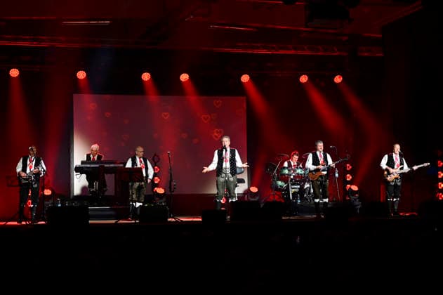 The Kastelruther Spatzen live at a concert of the Friedensadler˜ Tour at the Löbau Trade Fair and Event Park, 09 04 2026 Foto:xM.xWehnertx xFuturexImagex spatzen_6409