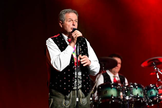 Norbert Rier from the Kastelruther Spatzen live at a concert of the Friedensadler˜ Tour at the Löbau Trade Fair and Event Park, 09 04 2026 Foto:xM.xWehnertx xFuturexImagex spatzen_6412