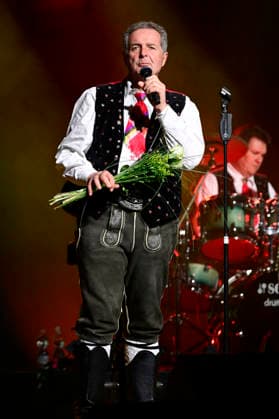 Norbert Rier from the Kastelruther Spatzen live at a concert of the Friedensadler˜ Tour at the Löbau Trade Fair and Event Park, 09 04 2026 Foto:xM.xWehnertx xFuturexImagex spatzen_6413