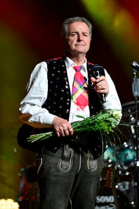 Norbert Rier from the Kastelruther Spatzen live at a concert of the Friedensadler˜ Tour at the Löbau Trade Fair and Event Park, 09 04 2026 Foto:xM.xWehnertx xFuturexImagex spatzen_6414