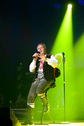 Norbert Rier from the Kastelruther Spatzen live at a concert of the Friedensadler˜ Tour at the Löbau Trade Fair and Event Park, 09 04 2026 Foto:xM.xWehnertx xFuturexImagex spatzen_6417