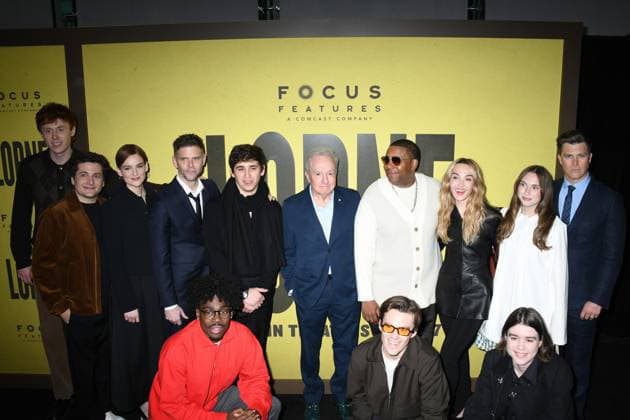 Lorne Michaels (center), Ben Marshall, Veronika Slowikowska, Jeremy Culhane, Kam Patterson, Marcello Hernández, Kenan Thompson, Chloe Fineman, Jane Wickline, Colin Jost at arrivals for LORNE Premiere, Alice Tully Hall at Lincoln Center, New York, NY, April 09, 2026. Photo By: Quoin Pics Everett Collection LORNE Premiere PUBLICATIONXNOTxINxCANxCHNxFRAxITAxJPNxNORxPOLxRUSxESPxUKxUSA