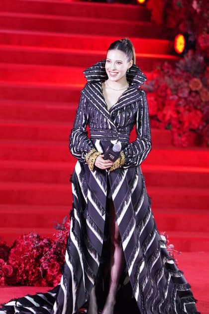 SHANGHAI, CHINA - APRIL 10: Chinese freestyle skier Eileen Gu Ailing attends the premiere of film The Devil Wears Prada 2 on April 10, 2026 in Shanghai, China.  Copyright: xVCGx 111633933294