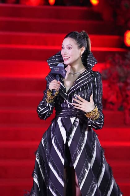 SHANGHAI, CHINA - APRIL 10: Chinese freestyle skier Eileen Gu Ailing attends the premiere of film The Devil Wears Prada 2 on April 10, 2026 in Shanghai, China.  Copyright: xVCGx 111633933228