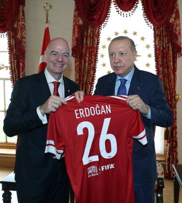 News Bilder des Tages Turkish President Erdogan - FIFA President Infantino meeting in Ankara ANKARA, TURKIYE - APRIL 10: (----EDITORIAL USE ONLY – MANDATORY CREDIT - TURKISH PRESIDENCY MUSTAFA KAMACI HANDOUT - NO MARKETING NO ADVERTISING CAMPAIGNS - DISTRIBUTED AS A SERVICE TO CLIENTS----) Turkish President Recep Tayyip Erdogan meets with FIFA President Gianni Infantino in Ankara, Turkiye on April 10, 2026. TUR Presidency Mustafa Kamaci Anadolu Ankara Turkey. Editorial use only. Please get in touch for any other usage.  Copyright: x2026xAnadoluxTURxPresidencyx xMustafaxKamacix