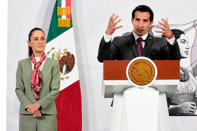 MexicoÃ¢â‚¬â ¢s President Claudia Sheinbaum Pardo is seen behind white Rommel Pacheco Marrufo, director of the National Commission for Physical Culture and Sports (CONADE) speaks during a news conference about the social benefits of the Social World Cup ahead the 2026 FIFA World Cup, at the National Palace. on April 10, 2026 in Mexico City, Mexico. Mexico City Mexico - ZUMAe321 20260410_zia_e321_023 Copyright: xLuisxBarronx
