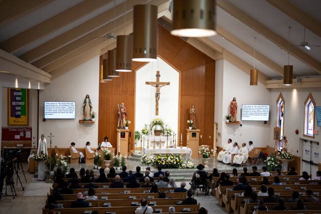 April 10, 2026, Bc, CANADA: People attend a Lapu-Lapu day festival tragedy commemoration memorial mass at St. Andrew s Parish in Vancouver, on Friday April 10, 2026. CANADA  - ZUMAc35_ 20260410_zaf_c35_047 Copyright: xEthanxCairnsx