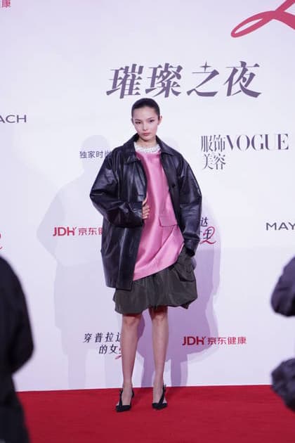 SHANGHAI, CHINA - APRIL 10: Model Xiao Wen Ju attends the premiere of film The Devil Wears Prada 2 on April 10, 2026 in Shanghai, China.  Copyright: xVCGx 111633976995