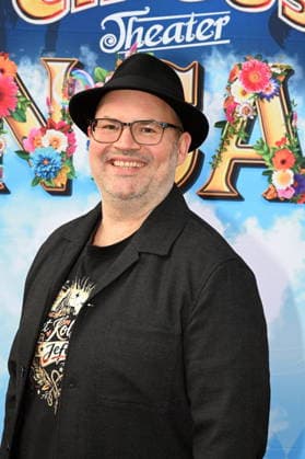 Musician Björn Heuser comes to the Cologne premiere of Circus Roncalli
