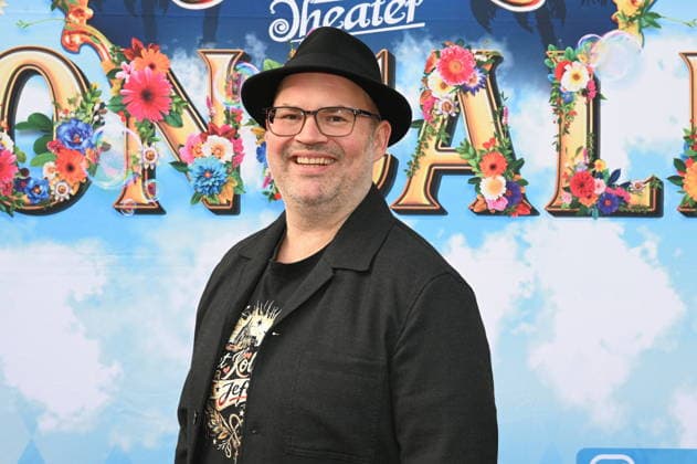 Musician Björn Heuser comes to the Cologne premiere of Circus Roncalli