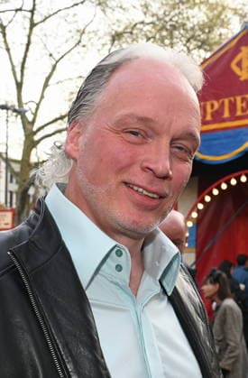 Andre Sarrasani comes to the Cologne premiere of Circus Roncalli