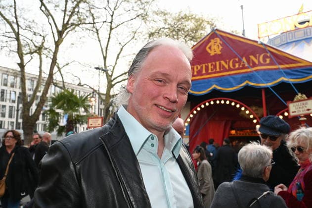 Andre Sarrasani comes to the Cologne premiere of Circus Roncalli