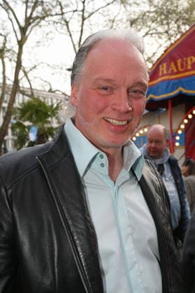 Andre Sarrasani comes to the Cologne premiere of Circus Roncalli