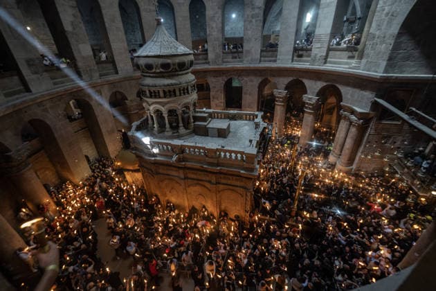 News Bilder des Tages Celebrations on Holy Saturday in Jerusalem JERUSALEM - APRIL 11: Orthodox Christians visit Church of the Holy Sepulchre to celebrate Holy Saturday , also known as Easter Eve in Jerusalem on April 11, 2026. Mostafa Alkharouf Anadolu Jerusalem Israel. Editorial use only. Please get in touch for any other usage.  Copyright: x2026xAnadoluxMostafaxAlkharoufx