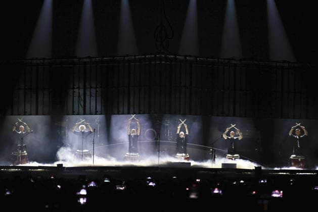 11 04 2026, Santiano, in concert live at the Uber Arena, Berlin, with Björn Both, Andreas Fahnert, Axel Stosberg, Peter David Sage, Hans Timm Hinrichsen, Berlin