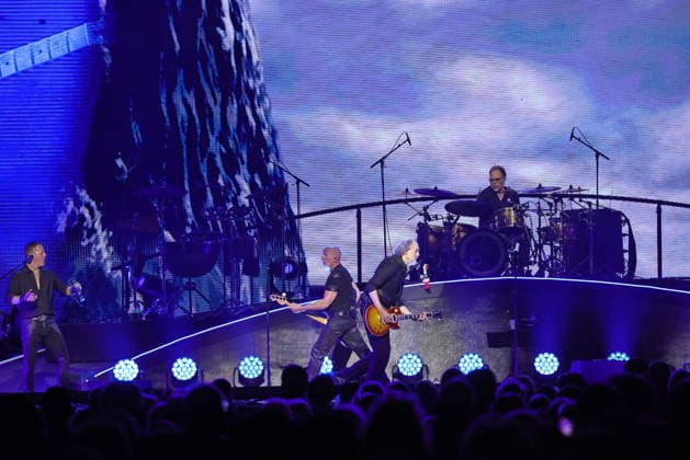 11 04 2026, Santiano, in concert live at the Uber Arena, Berlin, with Björn Both, Andreas Fahnert, Axel Stosberg, Peter David Sage, Hans Timm Hinrichsen, Berlin