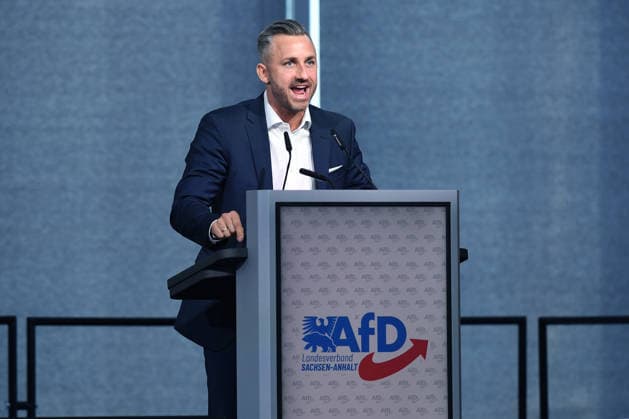 Landesparteitag der AfD Sachsen-Anhalt am 11.04.2026 in der Hyparschale Magdeburg in Magdeburg Ulrich Siegmund ( Spitzenkandidat der AfD Sachsen-Anhalt für die Landtagswahl 2026 ) *** State party conference of the AfD Saxony Anhalt on 11 04 2026 in the Hyparschale Magdeburg in Magdeburg Ulrich Siegmund Top candidate of the AfD Saxony Anhalt for the state election 2026 xRx
