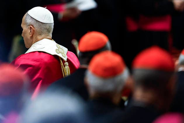 News Bilder des Tages #2 April 11, 2026, Vatican City, ITALIA ROMA: Pope Leo XIV during the Holy Rosary Prayer Vigil for Peace, in Saint Peter s Basilica, in Vatican City, 11 April 2026. ANSA ANGELO CARCONI. Vatican City ITALIA ROMA  - ZUMAa110 20260411_zaf_a110_057 Copyright: xAngeloxCarconix