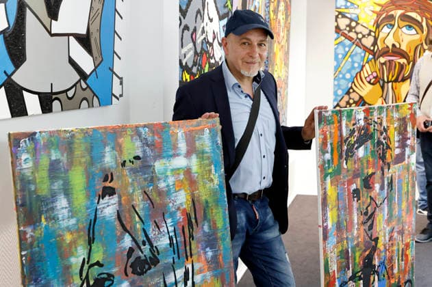 Erdogan Atalay bei der Eröffnung der Ausstellung Keine Panik in Werl - Das Udo Lindenberg Universum in den Walentowski Galerien. Werl, 11.04.2026 *** Erdogan Atalay at the opening of the exhibition Keine Panik in Werl Das Udo Lindenberg Universum at the Walentowski Galerien Werl, 11 04 2026 Foto:xT.xSchröerx xFuturexImagex lindenberg_6421