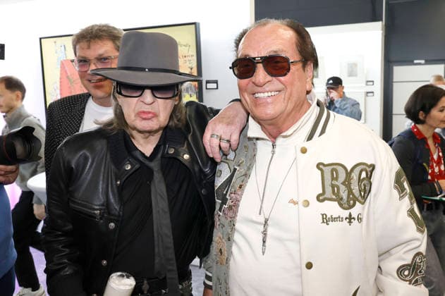Christoph Walentowski, Udo Lindenberg und Heinrich Walentowski bei der Eröffnung der Ausstellung Keine Panik in Werl - Das Udo Lindenberg Universum in den Walentowski Galerien. Werl, 11.04.2026 *** Christoph Walentowski, Udo Lindenberg and Heinrich Walentowski at the opening of the exhibition No Panic in Werl The Udo Lindenberg Universe in the Walentowski Galleries Werl, 11 04 2026 Foto:xT.xSchröerx xFuturexImagex lindenberg_6445