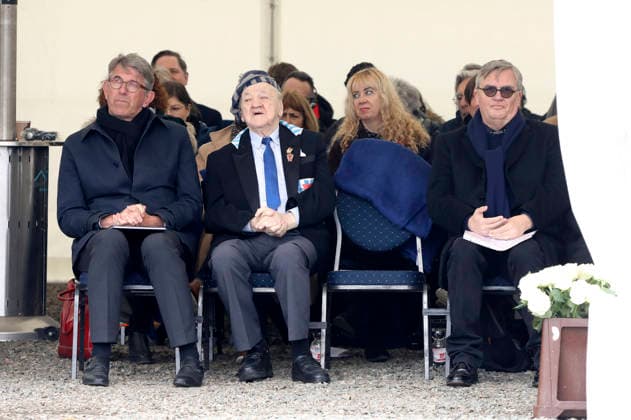 Wolfram Weimer, Alojzy Maciak aus Warschau, Überlebender des KZ Buchenwald, und Hape Kerkeling bei der Kranzniederlegung zum 81. Jahrestag der Befreiung des Konzentrationslagers Buchenwald und Mittelbau-Dora. Weimar, 12.04.2026 *** Wolfram Weimer, Alojzy Maciak from Warsaw, survivor of the Buchenwald concentration camp, and Hape Kerkeling at the wreath-laying ceremony to mark the 81st anniversary of the liberation of the Buchenwald and Mittelbau Dora concentration camps Weimar, 12 04 2026 Foto:xAgenturxWehnertx xGränzdörferx xFuturexImagex kranzniederlegung_6406