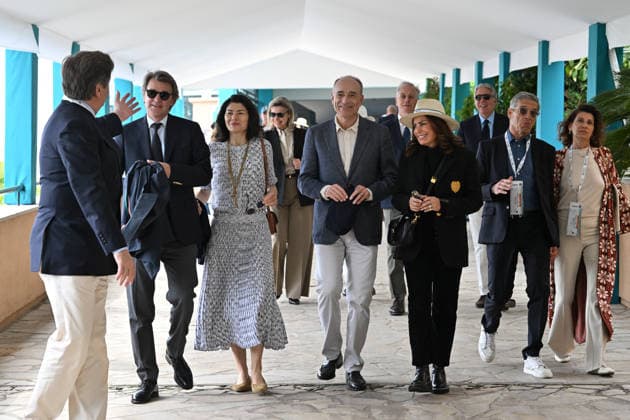 François Baroin, his wife Stéphanie, Jean François Copé and his wife Nadia Celebrities at the final of the Rolex Monte Carlo Masters at the Monte Carlo Country Club in Monaco on 12 April 2026 Bruno Bebert Bestimage Celebrities at the final of the Rolex Monte Carlo Masters at the Monte Carlo Country Club in Monaco on 12 April 2026 Monte Carlo Monaco  Copyright: xBrunoxBebertx xBestimagexBrunoxBebertx xBestimagex