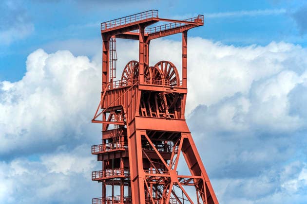Headframe of Nordstern colliery, industrial monument in Gelsenkirchen Horst, former coal mine, closed since 1980, Gelsenkirchen, April 4, 2026 Germany, Gelsenkirchen, April 4, 2026, Headframe of Nordstern colliery in front of a blue sky, industrial monument in Gels