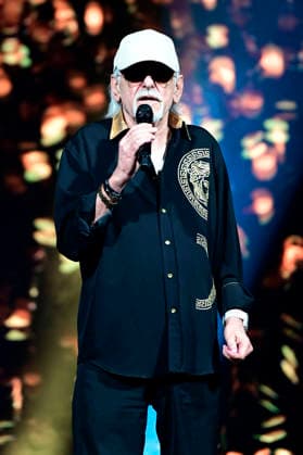 Karl Heinz Ulrich from Die Amigos live at a concert of the erLebe jetzt Tour at the Messe Veranstaltungshalle Löbau, 12 04 2026 Foto:xM.xWehnertx xFuturexImagex amigos_6402