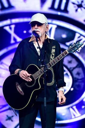 Karl Heinz Ulrich from Die Amigos live at a concert of the erLebe jetzt Tour at the Messe Veranstaltungshalle Löbau, 12 04 2026 Foto:xM.xWehnertx xFuturexImagex amigos_6407